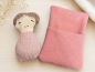 Preview: Puppe im Kuschelbett - ITH-Stickdatei