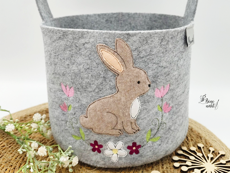 Preview: Häschen mit Blumenranke - doodle Stickdatei