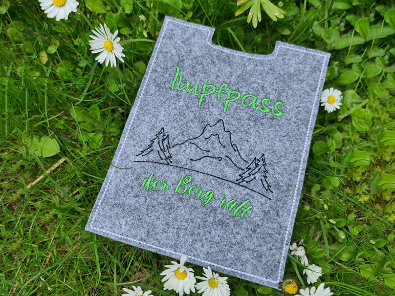 Impfpasshülle Berge - ITH-Stickdatei