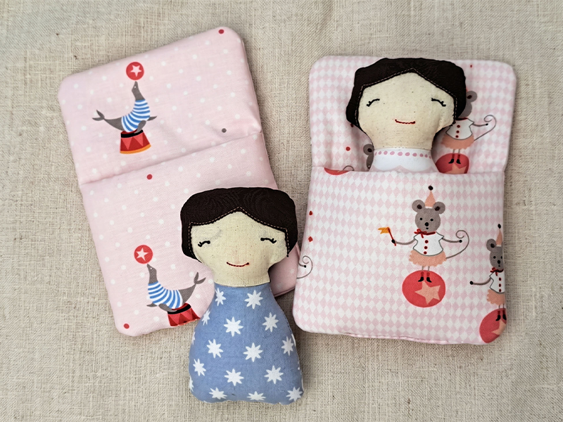 Puppe im Kuschelbett - ITH-Stickdatei