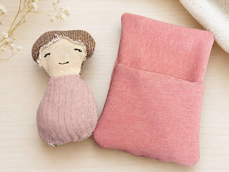 Puppe im Kuschelbett - ITH-Stickdatei