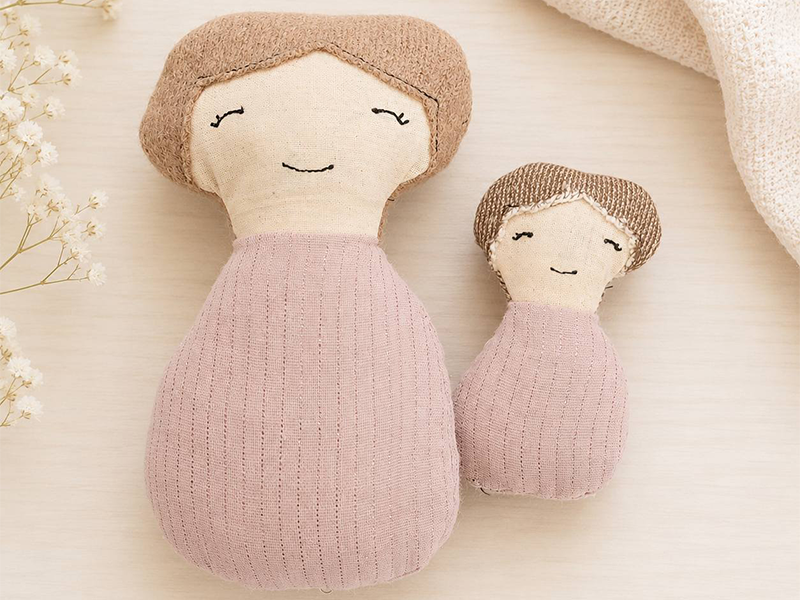 Puppe im Kuschelbett - ITH-Stickdatei