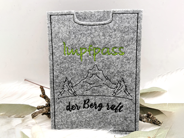 Impfpasshülle Berge - ITH-Stickdatei
