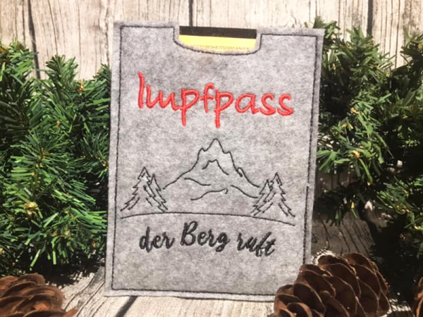 Impfpasshülle Berge - ITH-Stickdatei